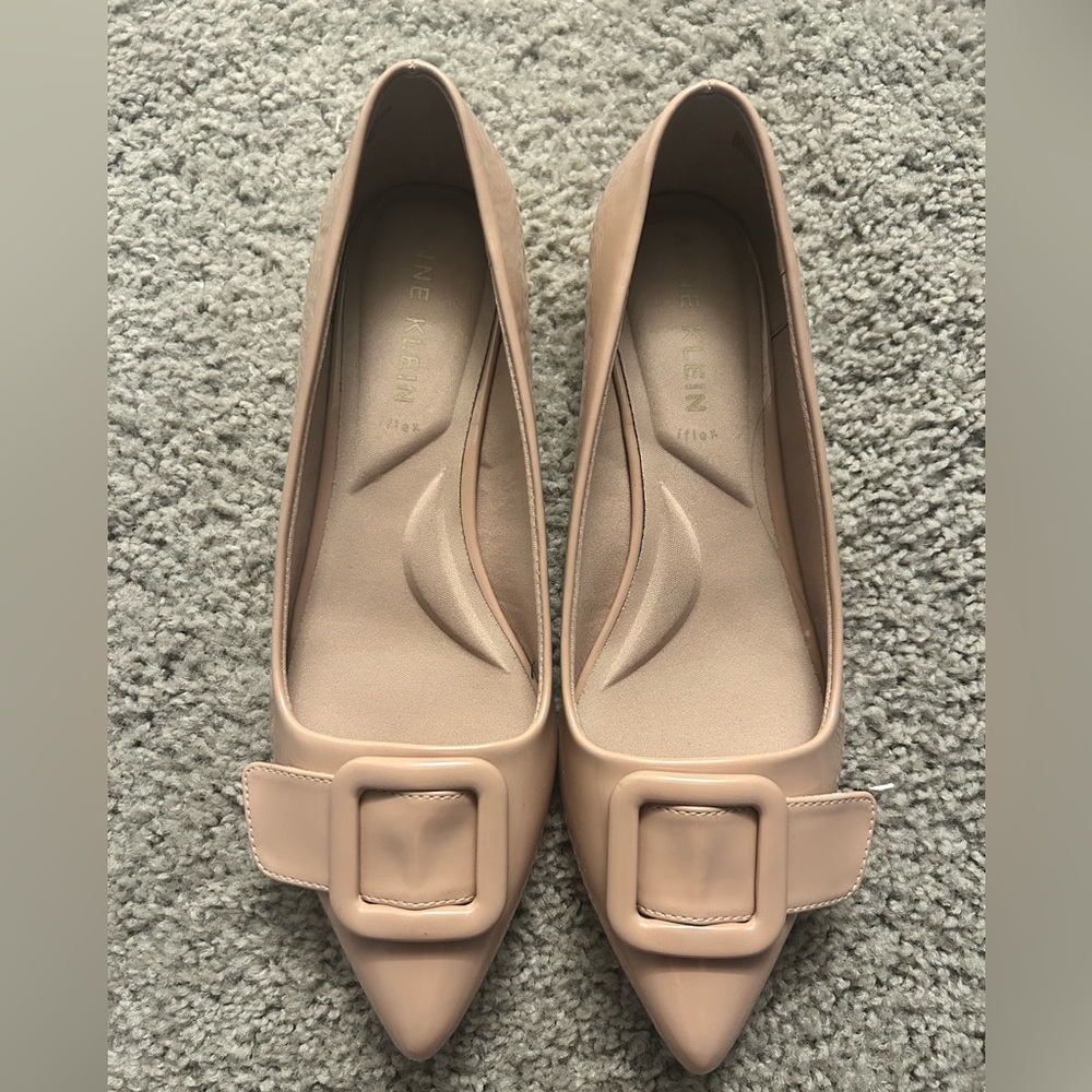 Anne Klein Kalea Flats Buckle iFlex Pointed Toe, Nude Patent, 9.5 Women, NWOB